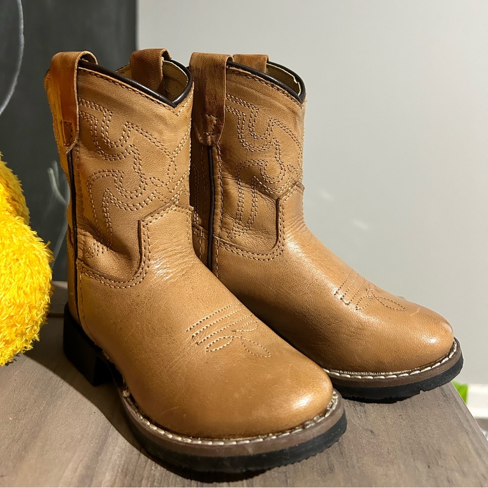 Cody James - size 6c - worn once